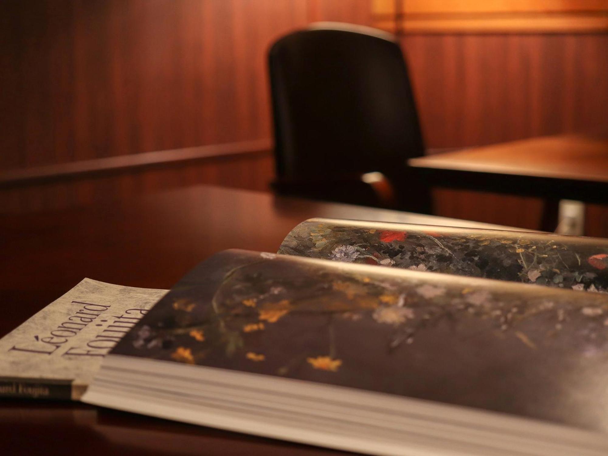 Premier Hotel -Tsubaki- Sapporo Dış mekan fotoğraf A book on a table